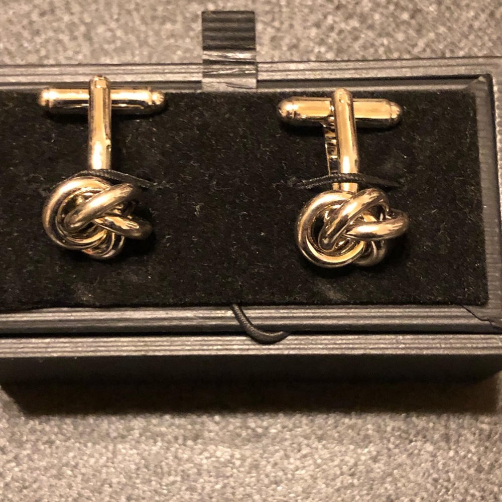 Link Up love knot cuff links.